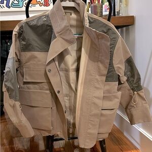 Size 6. Worn twice. Excellent condition.